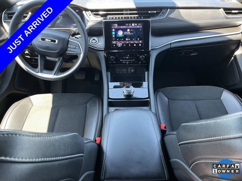 Used 2024 Jeep Grand Cherokee Altitude AWD/4WD image 17