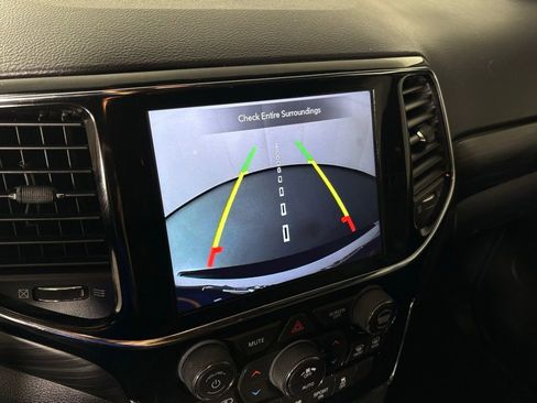 Used 2020 Jeep Grand Cherokee Altitude image 27