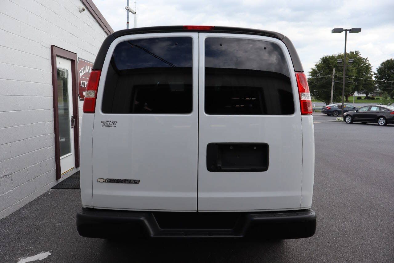 Used 2018 Chevrolet Express 2500 LS w/ Driver Convenience Package RWD image 3