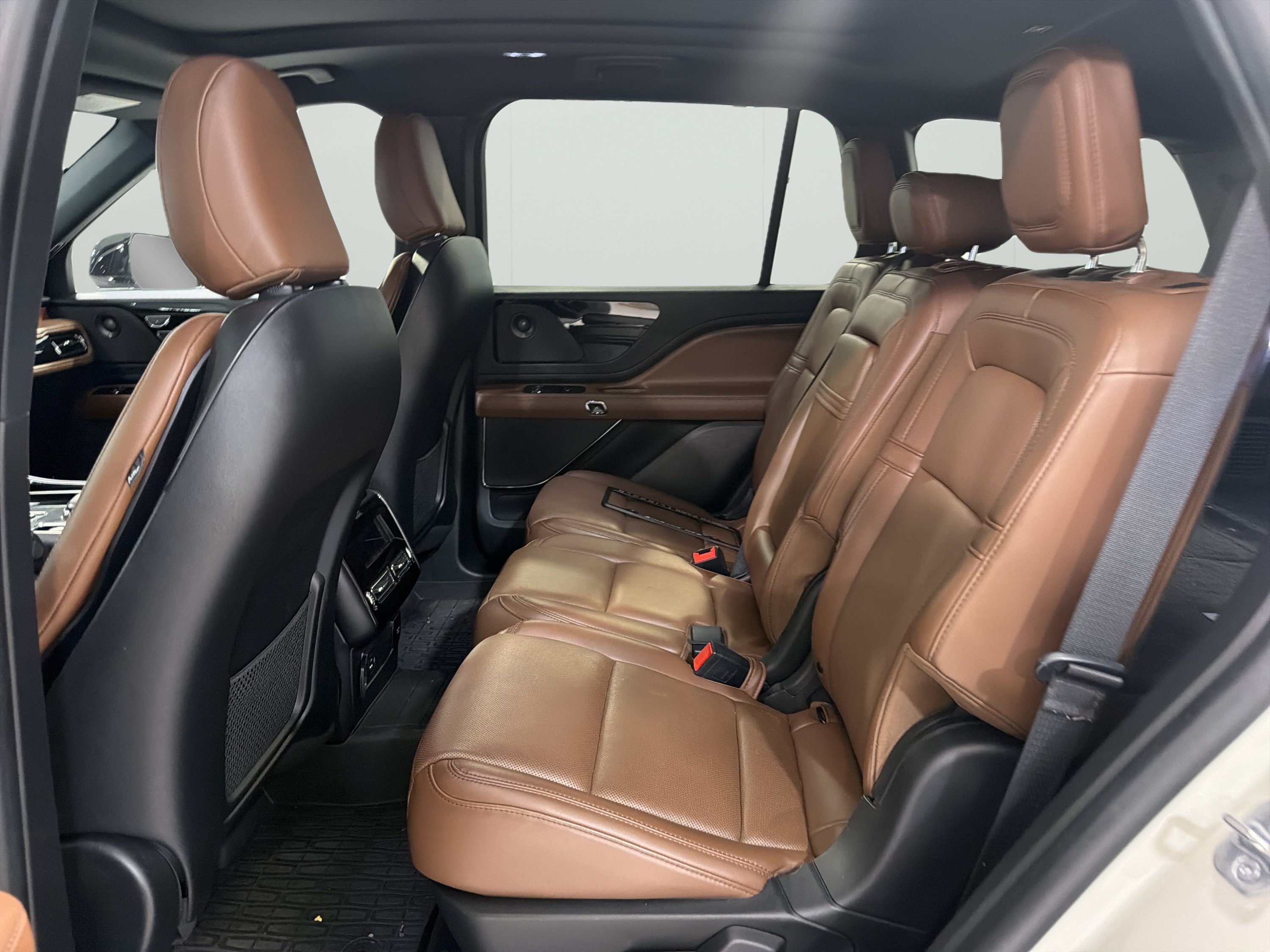 Used 2022 Lincoln Aviator Reserve w/ Equipment Group 201A RWD image 11