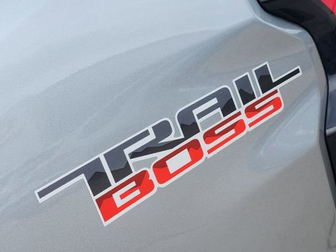 Used 2024 Chevrolet Colorado Trail Boss w/ Technology Package image 7