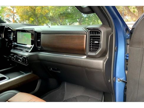 Used 2025 Chevrolet Silverado 3500 High Country w/ Technology Package image 17