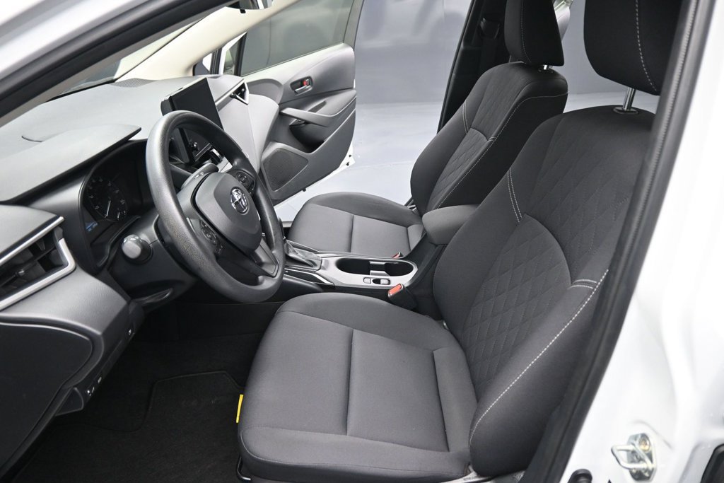 Used 2025 Toyota Corolla LE w/ Carpet Mat Package (TMS) FWD image 9
