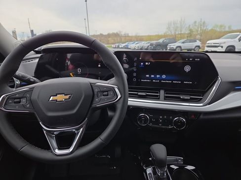 New 2026 Chevrolet Trax LT w/ Driver Confidence Package FWD image 9