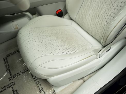 Used 2022 Mercedes-Benz EQS 580 4MATIC Sedan image 35