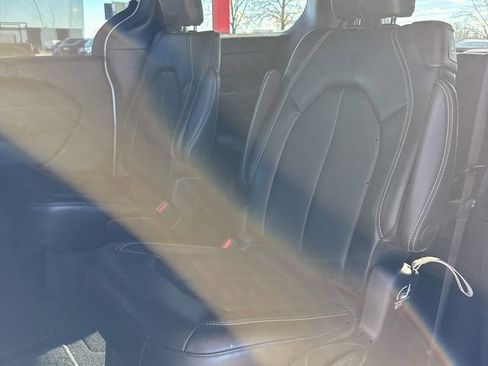 Used 2025 Chrysler Pacifica Select FWD image 19