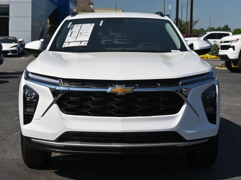 New 2026 Chevrolet Trax LT w/ Driver Confidence Package FWD image 3