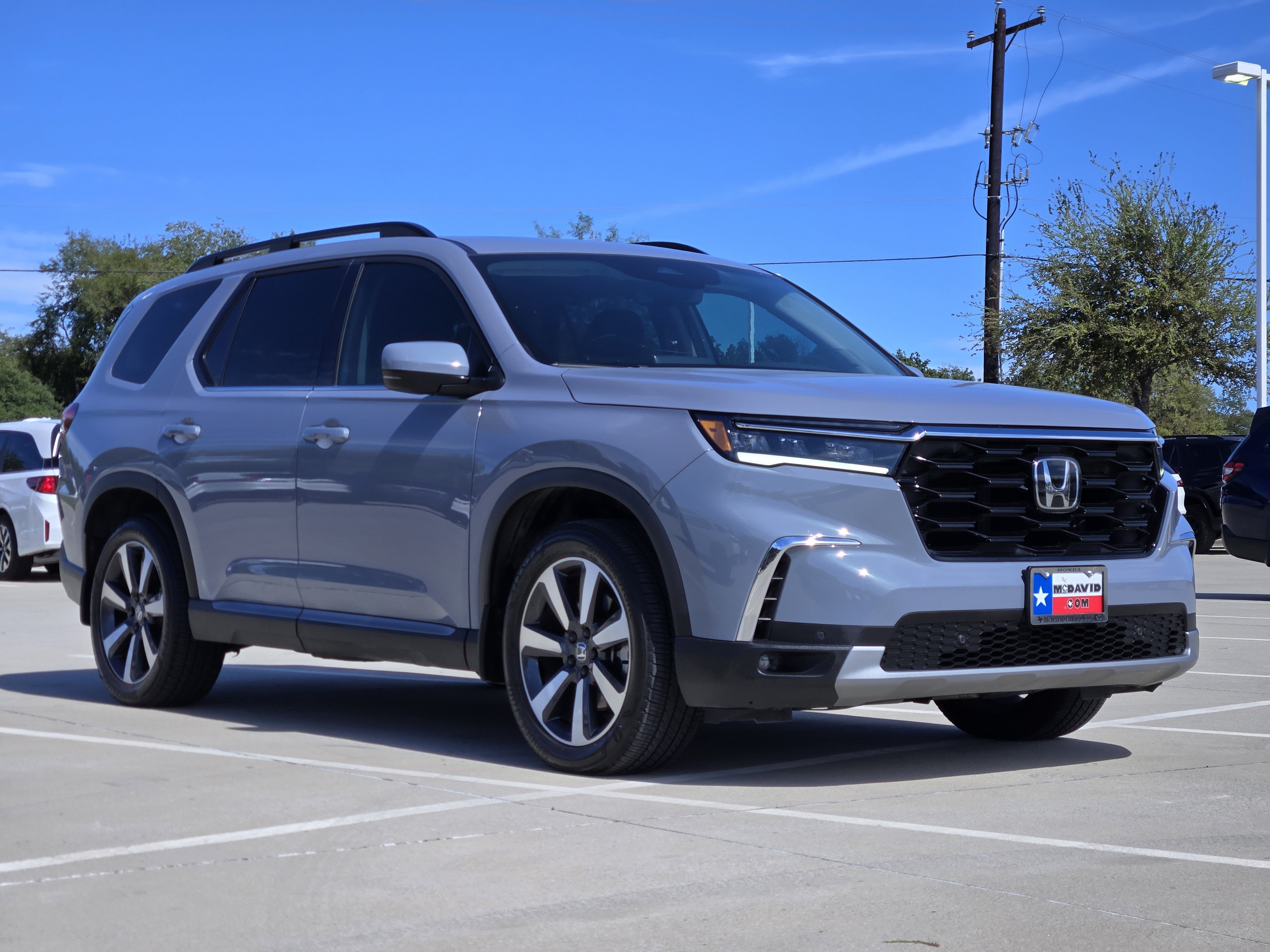 Certified 2025 Honda Pilot Touring image 4