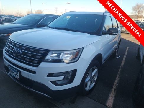 Used 2016 Ford Explorer XLT w/ Equipment Group 202A image 3