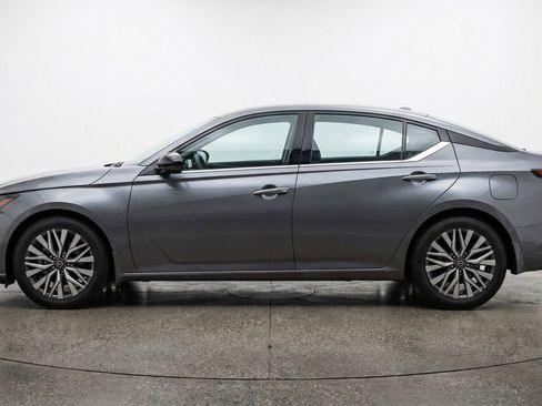 Used 2025 Nissan Altima 2.5 SV FWD image 5