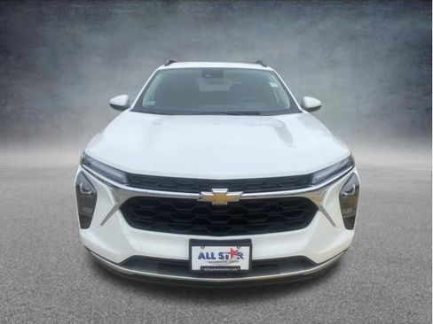 Used 2025 Chevrolet Trax LT w/ LT Convenience Package FWD image 10