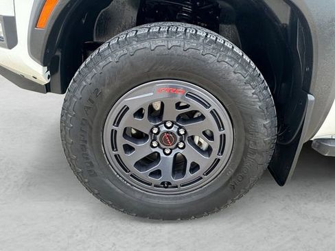 Used 2025 Nissan Frontier PRO-4X AWD/4WD image 23