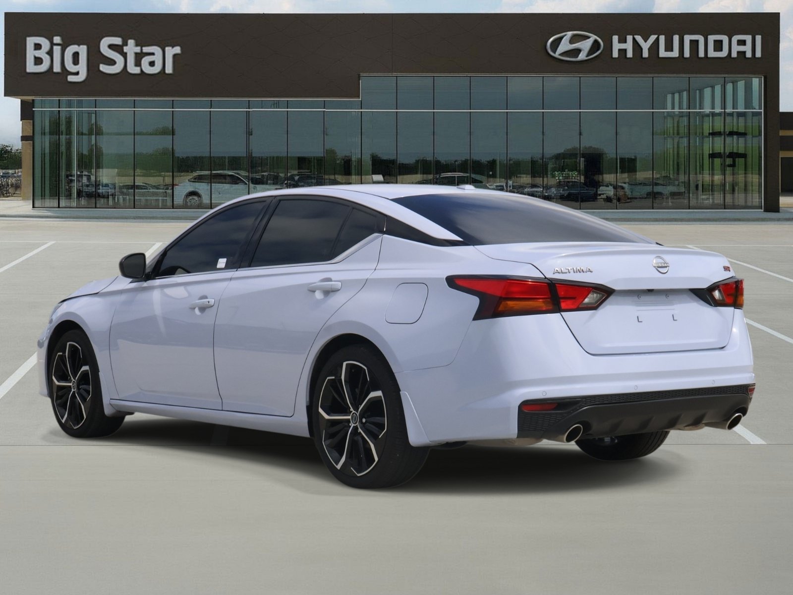 Used 2025 Nissan Altima 2.5 SR w/ SR Premium Package FWD image 3