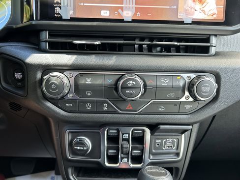 New 2025 Jeep Gladiator Sport image 24