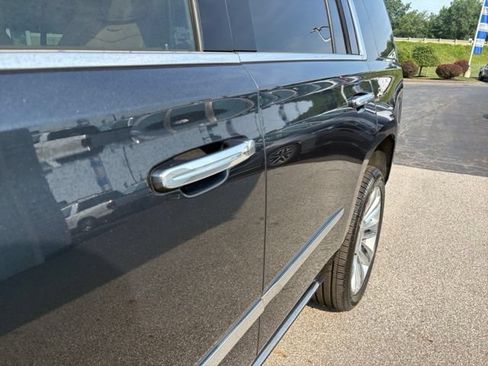 Used 2019 Cadillac Escalade Platinum AWD/4WD image 25