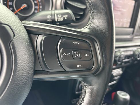 Used 2021 Jeep Gladiator Willys image 25