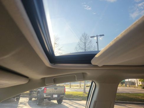 Used 2016 Toyota RAV4 Limited image 18