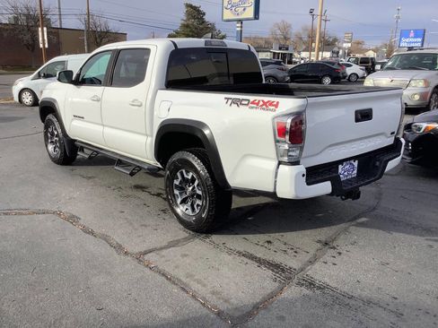 Used 2022 Toyota Tacoma TRD Off-Road image 16