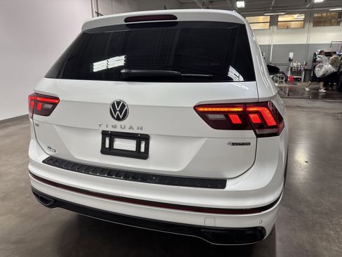 Certified 2024 Volkswagen Tiguan SE R-Line AWD/4WD image 4