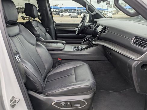 Used 2024 Jeep Wagoneer Series II w/ Flexible Seating Group image 34