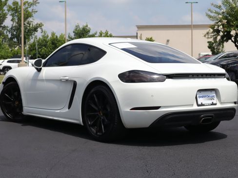 Used 2018 Porsche 718 Cayman RWD image 3