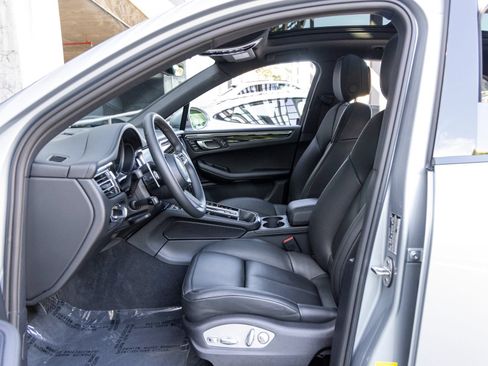 Certified 2026 Porsche Macan AWD/4WD image 29