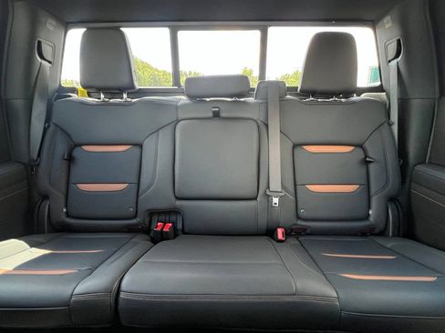 Used 2025 GMC Sierra 1500 AT4 w/ AT4 Premium Package AWD/4WD image 12