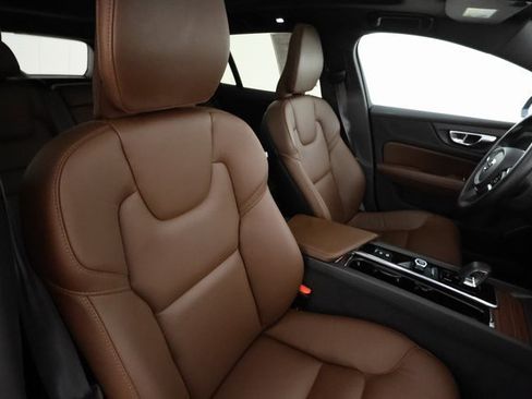 Used 2023 Volvo V60 B5 Cross Country Plus image 24