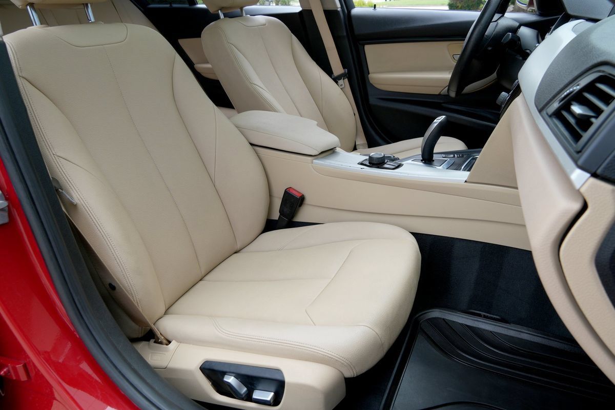 Used 2018 BMW 320i Sedan w/ Convenience Package RWD image 8