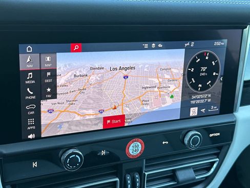 Certified 2025 Porsche Macan AWD/4WD image 21