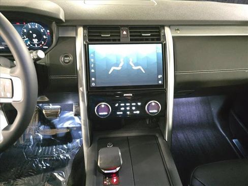 Used 2024 Land Rover Discovery Dynamic SE AWD/4WD image 22