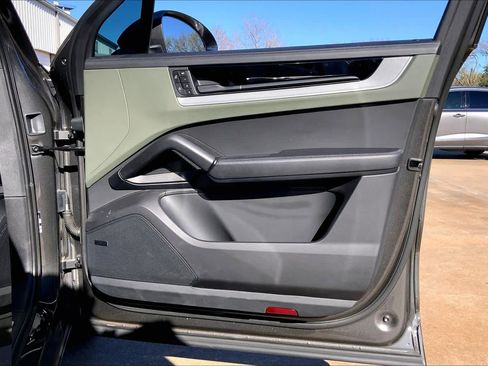 Used 2024 Porsche Cayenne S image 21