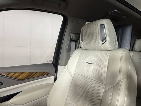 Certified 2024 Cadillac Escalade Sport Platinum w/ LPO, ONYX Package image 17