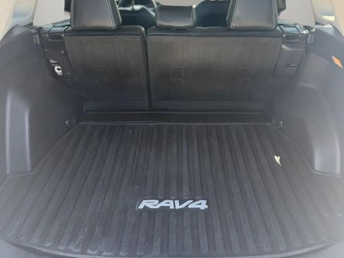 Used 2021 Toyota RAV4 LE FWD image 19