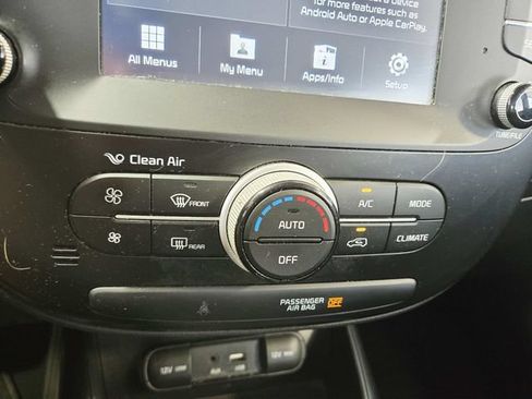 Used 2019 Kia Soul + FWD image 23