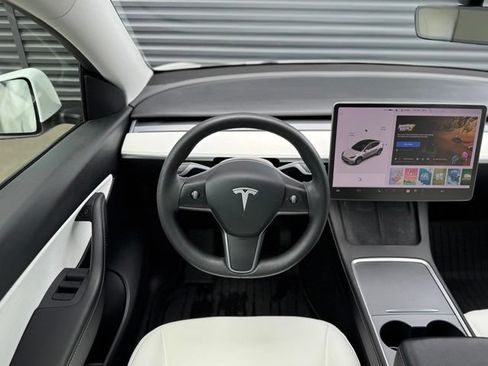 Used 2021 Tesla Model Y Long Range AWD/4WD image 19
