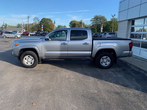 Used 2023 Toyota Tacoma SR image 3