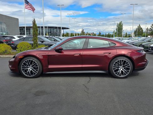 Used 2022 Porsche Taycan RWD image 2