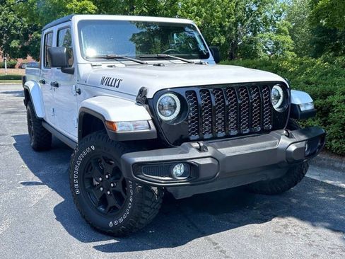Used 2022 Jeep Gladiator Sport AWD/4WD image 2