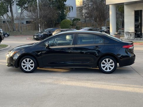 Used 2024 Toyota Corolla LE image 3