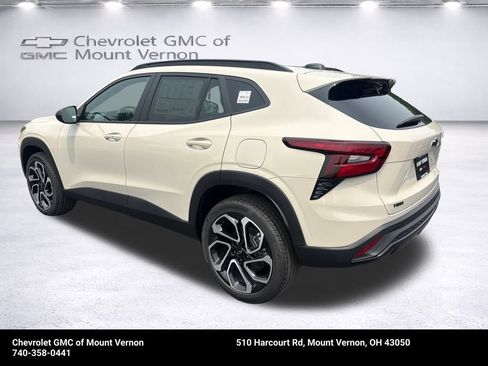 New 2026 Chevrolet Trax RS FWD image 3