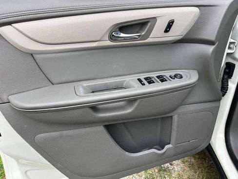 Used 2014 Chevrolet Traverse LT FWD image 24
