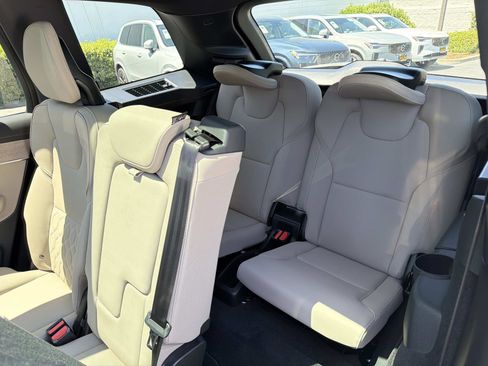 Certified 2025 Volvo XC90 B6 Core AWD/4WD image 22