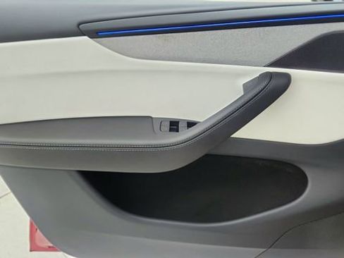 Used 2026 Tesla Model Y AWD image 34