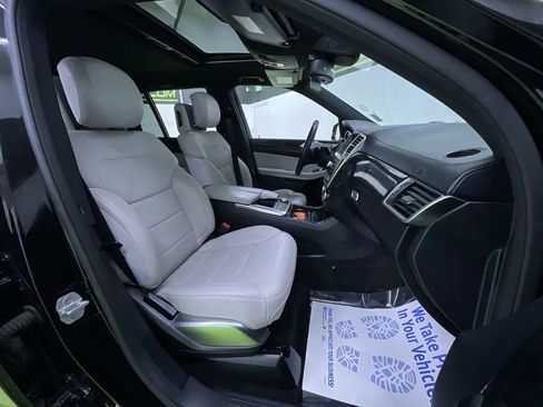 Used 2015 Mercedes-Benz GL 550 4MATIC image 32