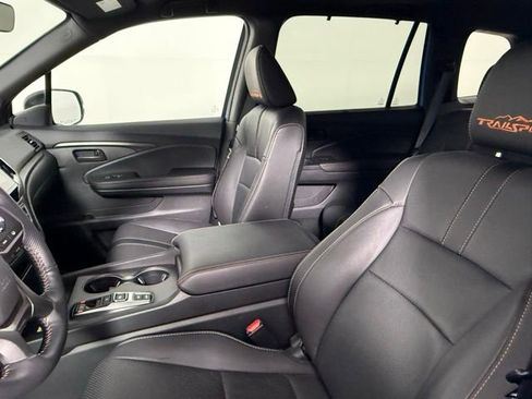 Used 2025 Honda Passport TrailSport image 32