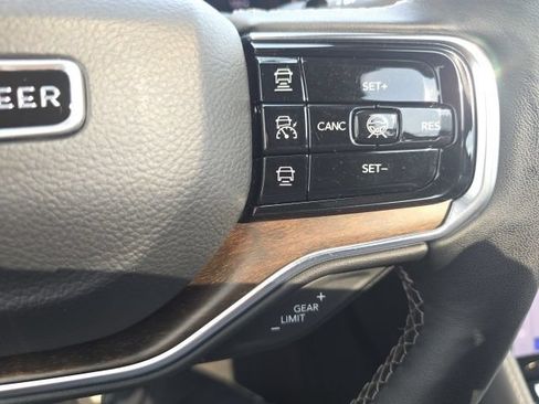 Used 2025 Jeep Grand Wagoneer 4WD image 29