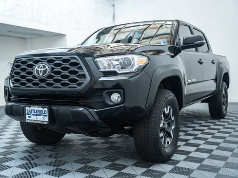Used 2020 Toyota Tacoma TRD Off-Road w/ Technology Package AWD/4WD image 3