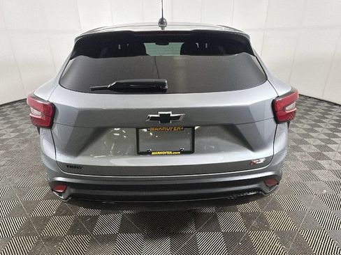 Used 2024 Chevrolet Trax RS w/ Driver Confidence Package FWD image 4