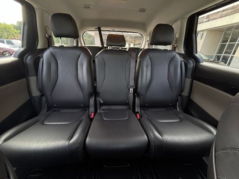 Used 2026 Kia Carnival FWD image 40
